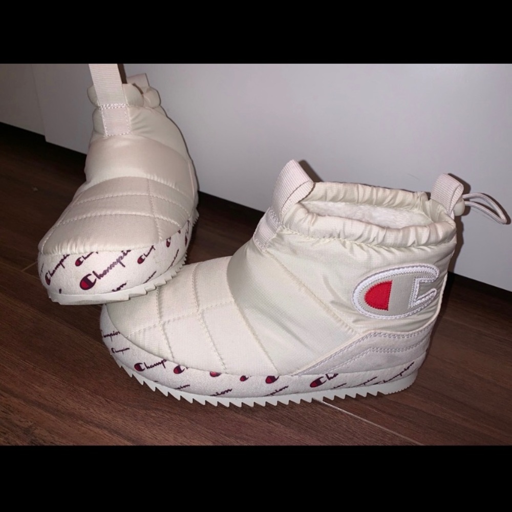 Worn once champion winter snow boots!